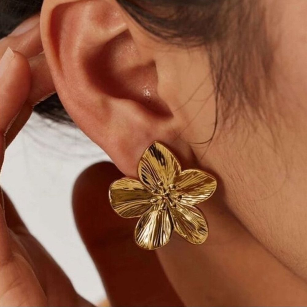 Gold Floral Earrings